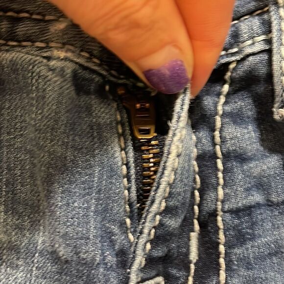 MISS Me woman’s Signature Straight woman’s blinged out jeans - Picture 5 of 16